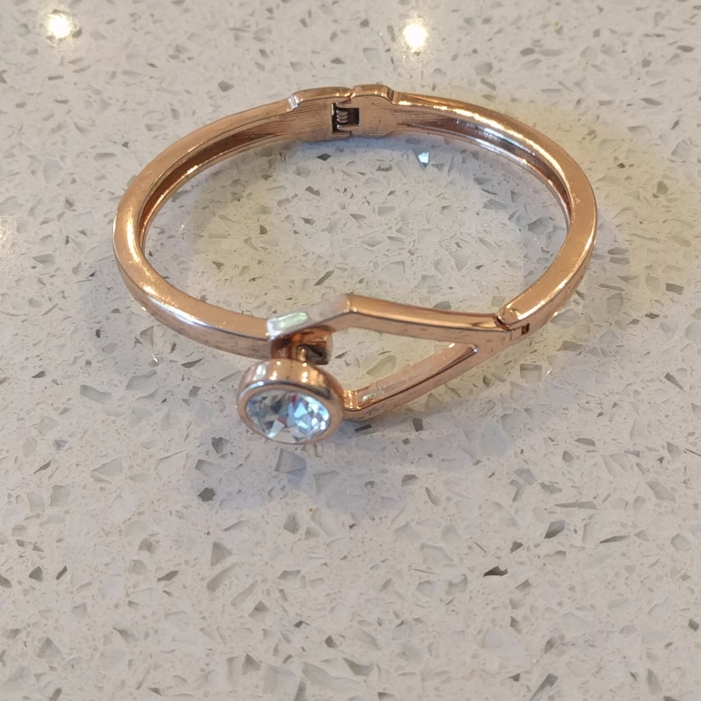 🌼🌸Nice gold rose bracelet🌸🌼